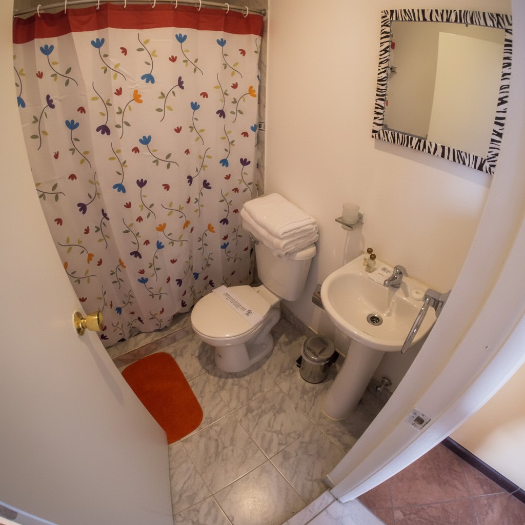 Baño Habitación Matrimonial - Hostal Costa Mora Talca