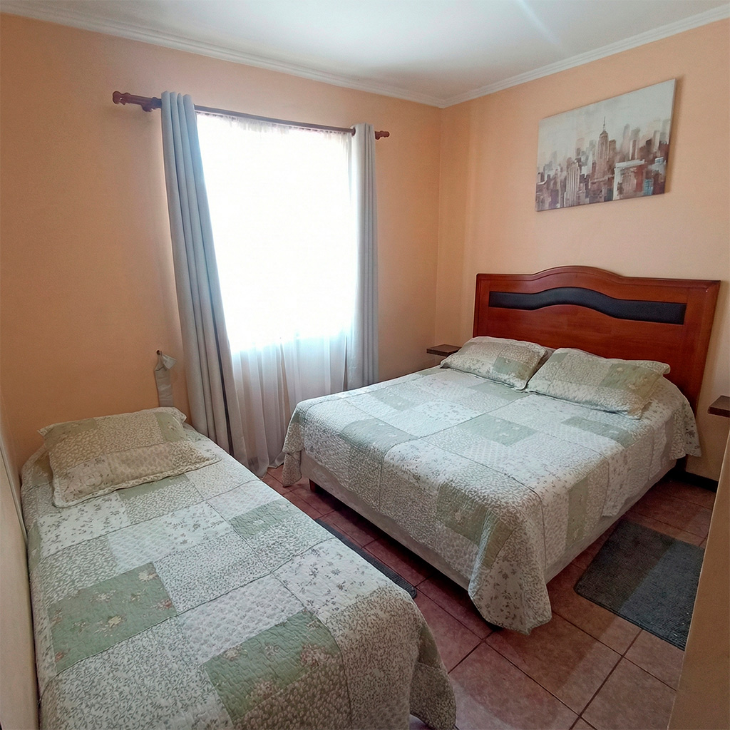 Habitación Familiar o Triple - Alojamiento Económico en Talca